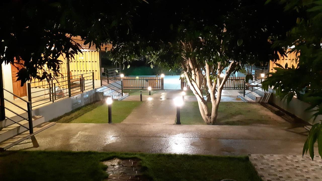 Baan Nernkhao Hotel Nong Prue Buitenkant foto