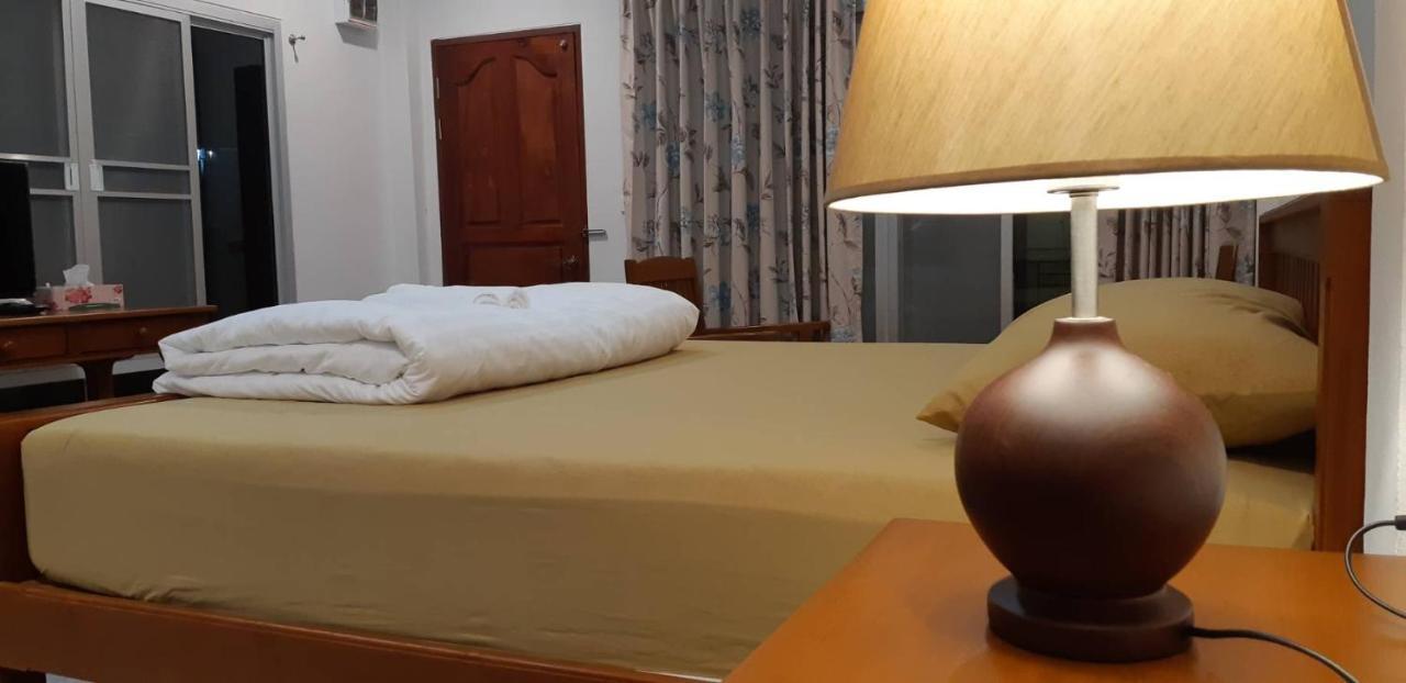 Baan Nernkhao Hotel Nong Prue Buitenkant foto